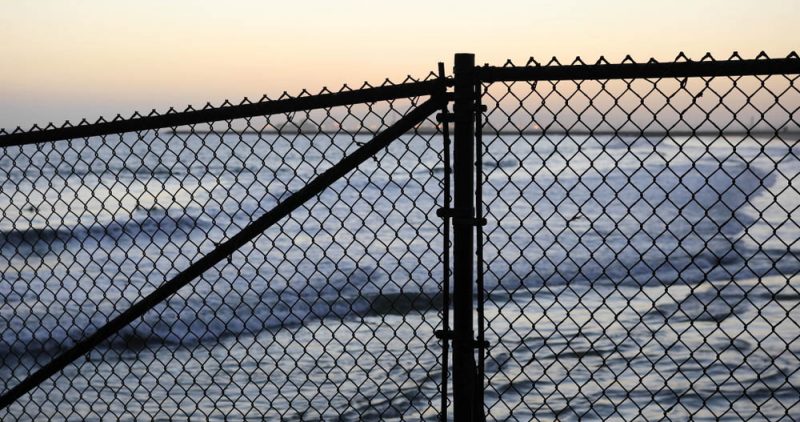 chain link fence in los angeles e